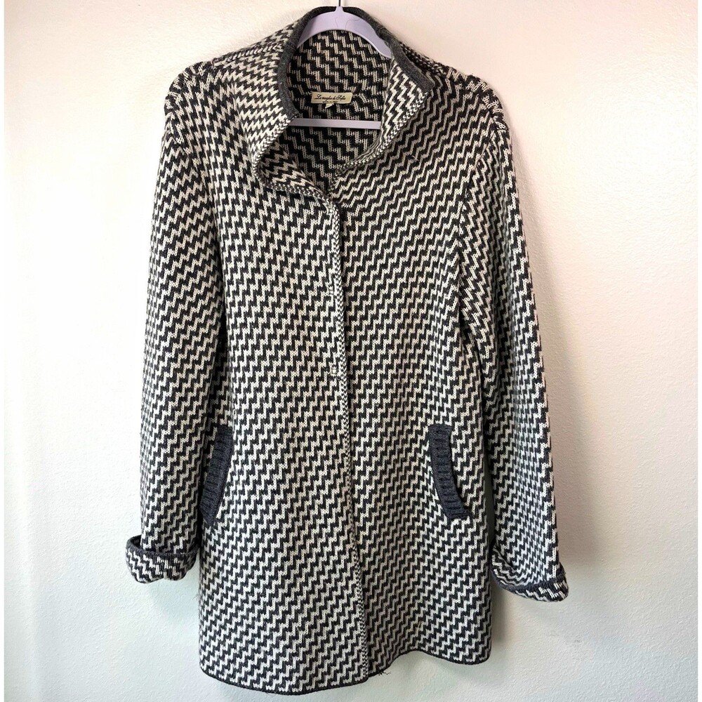 Black & White Patterned Women’s Coat - Classic Zigzag Design